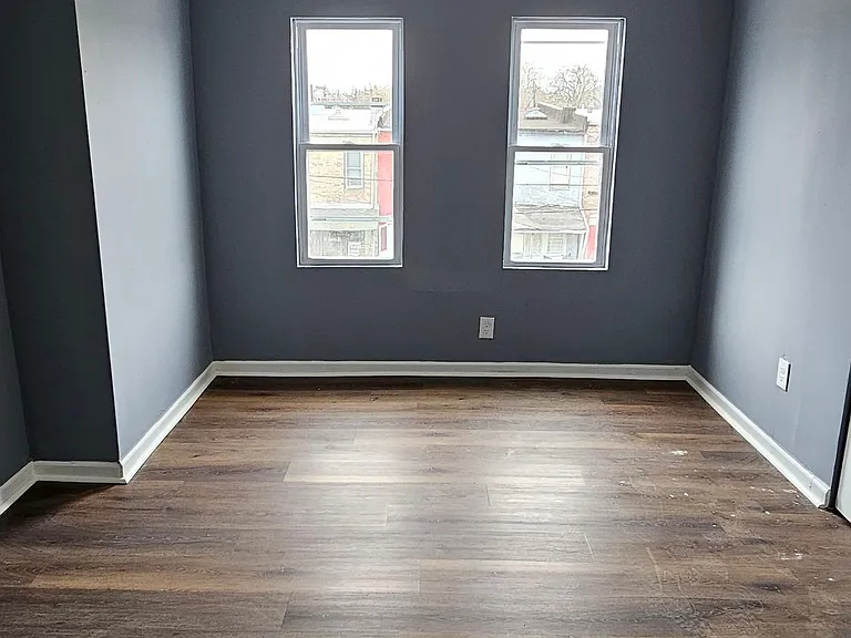 1004 Appleton St — Photo 10