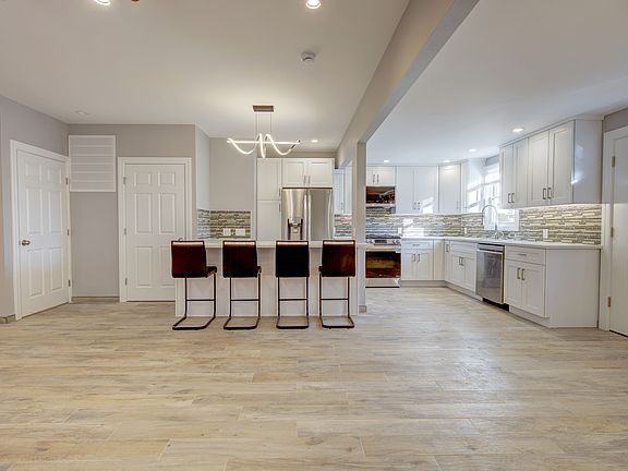 4th image of 311 W Market St Floor 1