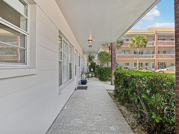 2nd image of 2461 Rhodesian Dr APT 7