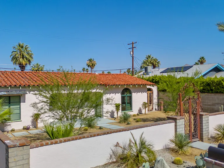 550 Calle Santa Rosa — Photo 2
