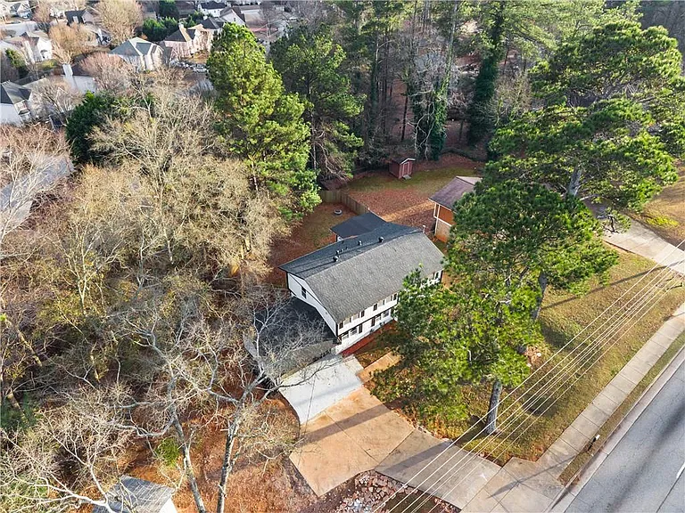 2304 S Hairston Rd — Photo 16