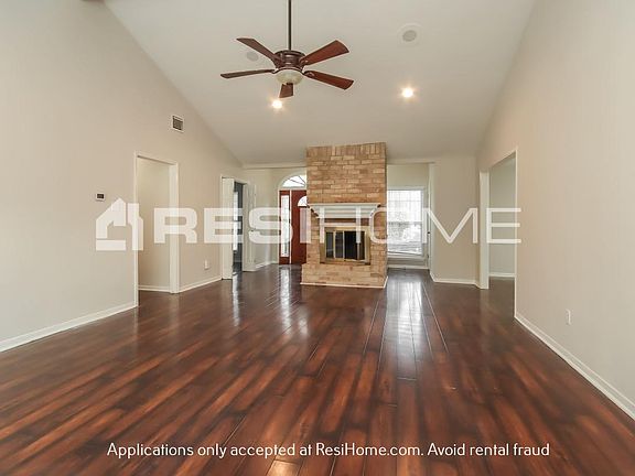 4th image of 2054 Park Dale Dr