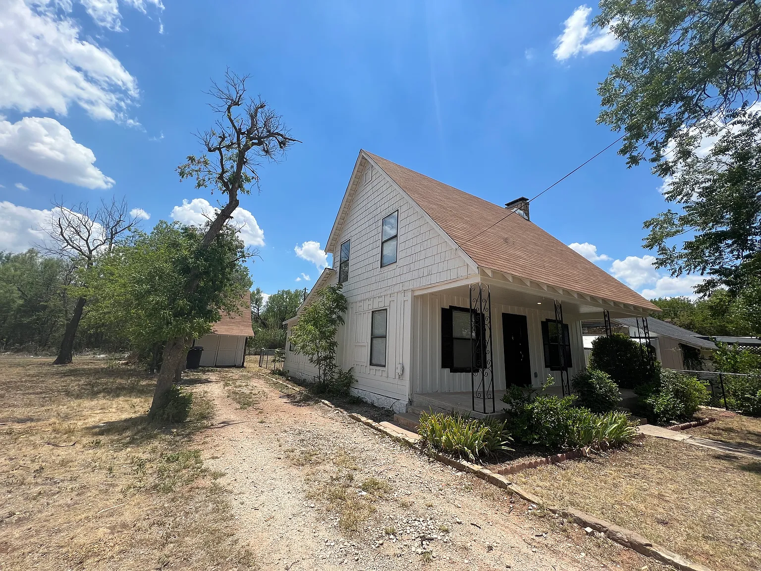 3 bed, 1382 sqft, $1,850 — Photo 2