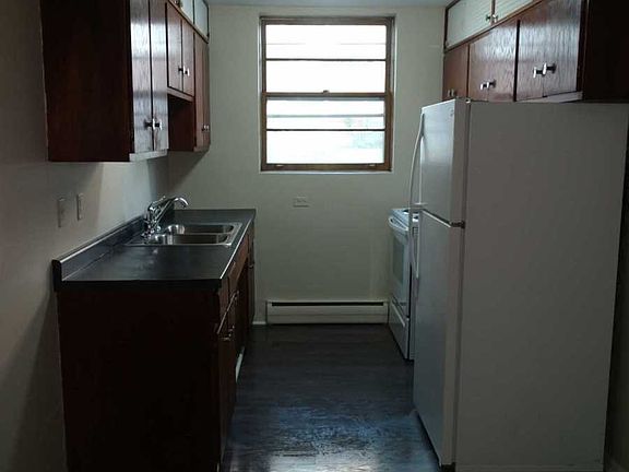 3rd image of 1272 Magnolia Ave E APT 1