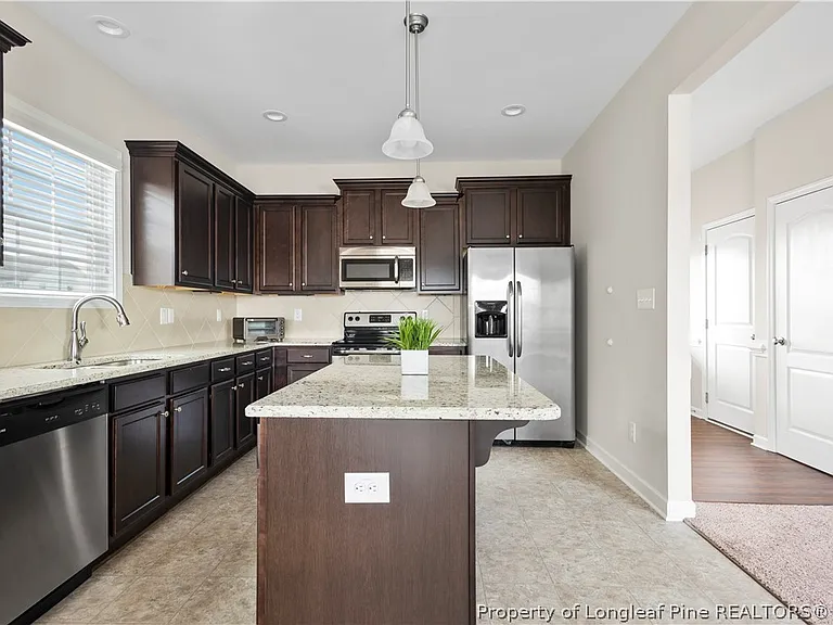 820 Leah St — Photo 6