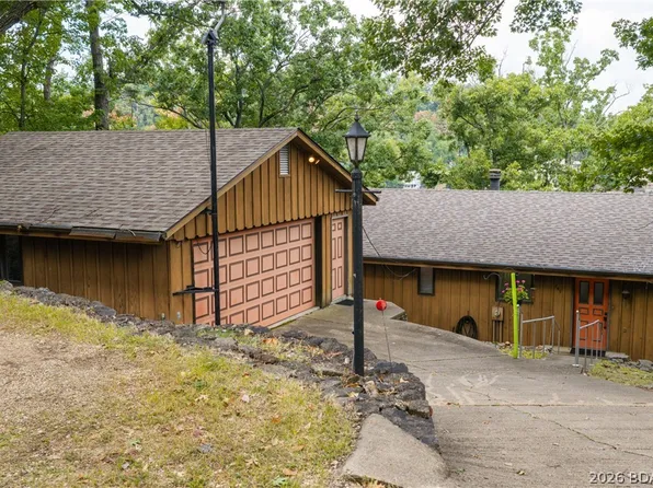 349 Four Winds Dr, Lake Ozark, MO 65049
