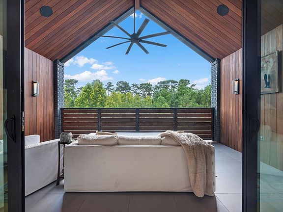 5th image of 6404 Haskell St