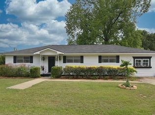 208 5th St, Leesburg, GA 31763