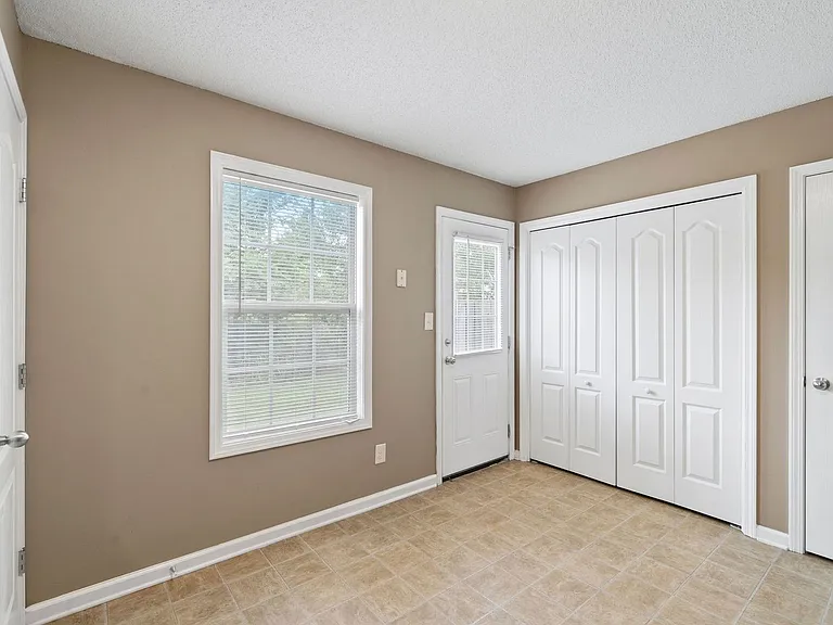 524 Patriot Park Ct — Photo 35