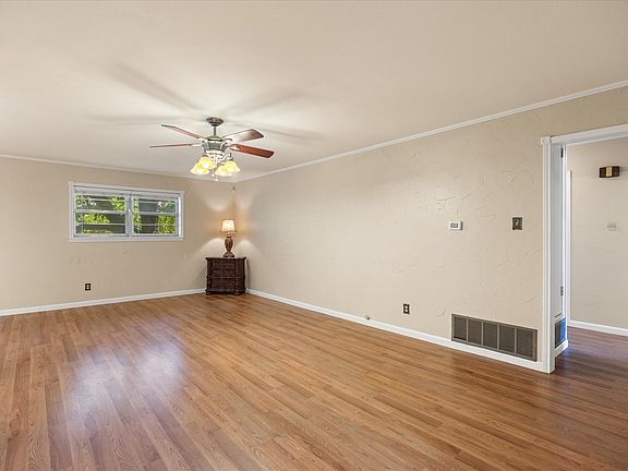 5th image of 2470 Phelps St