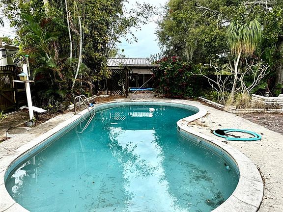 3rd image of 1407 Tampa Rd