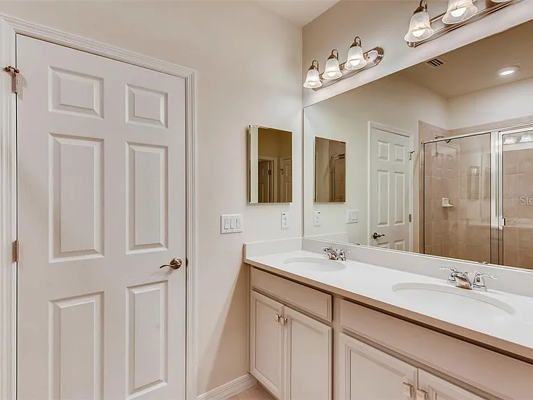 2850 Grand Kemerton Pl — Photo 9