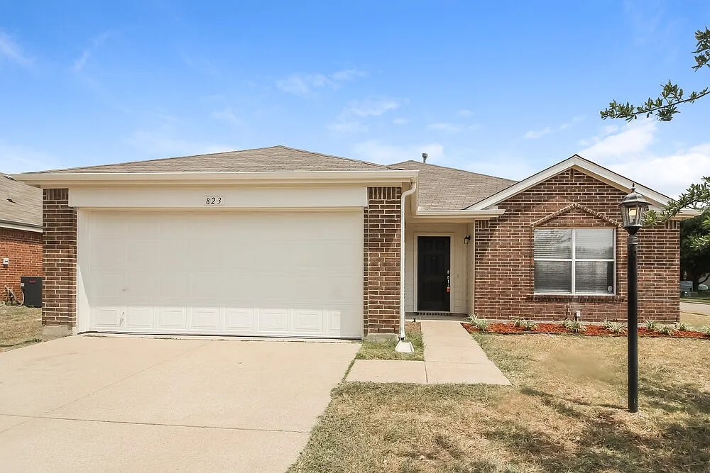 3 bed, 2.0 bath, 1587 sqft, $2,460 — Photo 1