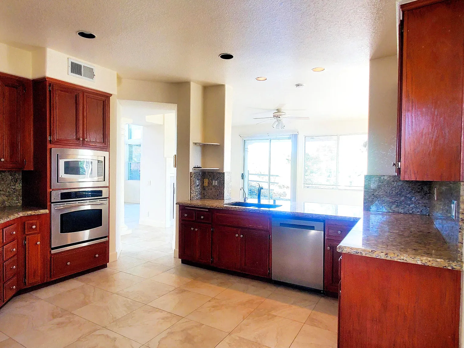 1 bed, 340 sqft, $1,800 — Photo 4