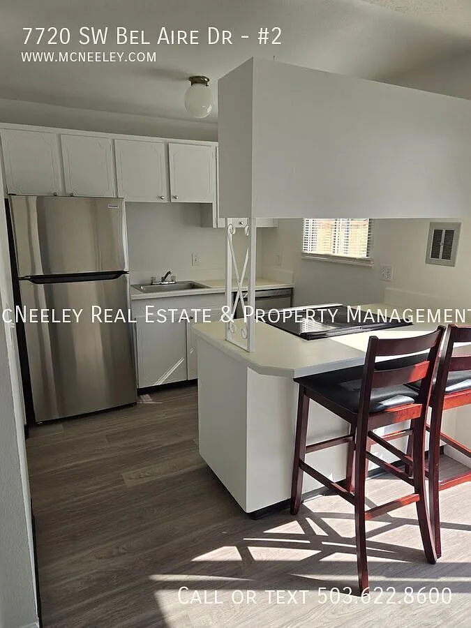 Building Photo - 7720 SW Bel Aire Dr #2