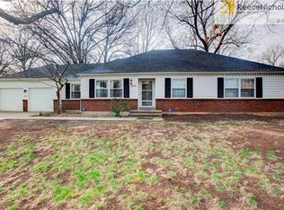 6915 W 98th St, Overland Park, KS 66212