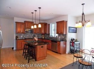1223 Woodberry Dr, Mountain Top, PA 18707
