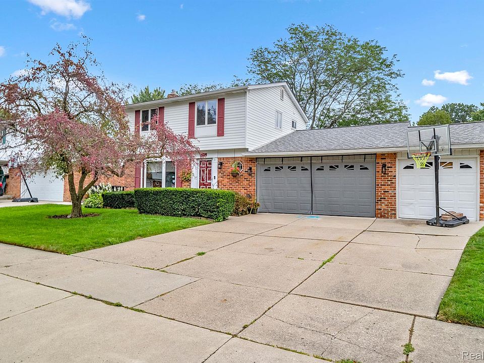 1st image of 15677 Vivian St