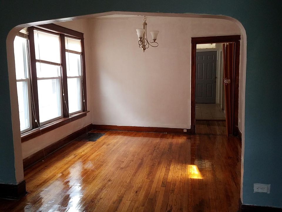 1st image of 10516 S La Salle St