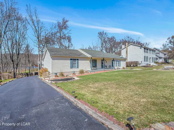 60 Lakeview Dr, Mountain Top, PA 18707