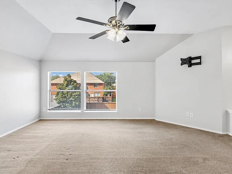 1121 London Dr — Photo 28