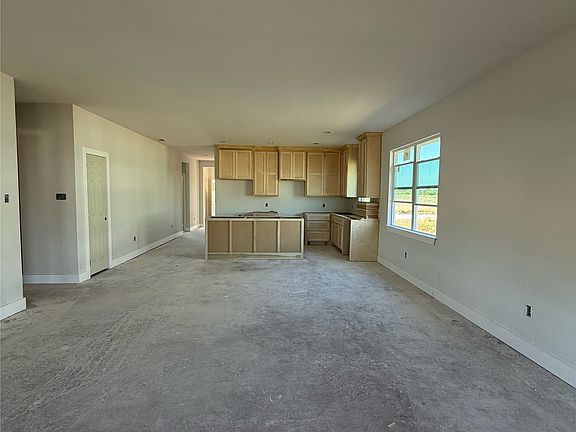 4th image of 4052 Hope Dr