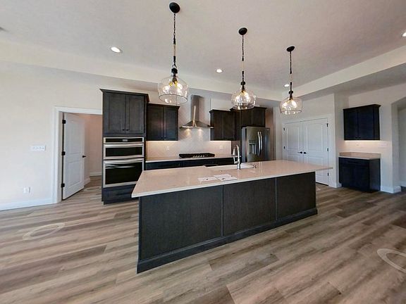 3rd image of 601 Hazelwood Dr