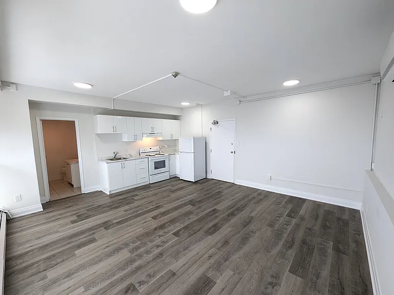 130 Saint Josephs Dr — Photo 9