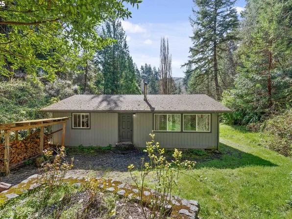 95463 N Way Ln, North Bend, OR 97459