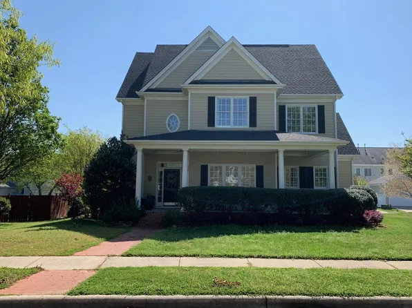 208 Lord Levens Ln, Cary, NC 27519