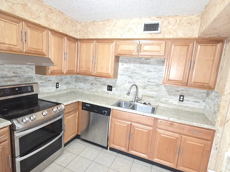 225 Trellis Pl — Photo 11