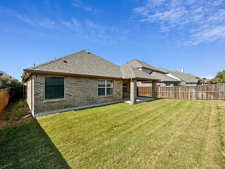 2317 Houston Dr — Photo 24