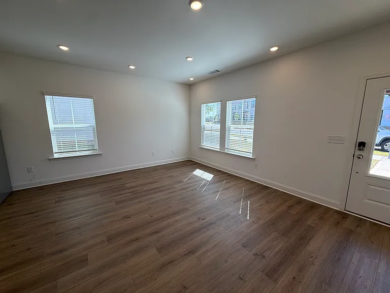 105 Prospect Ave — Photo 32