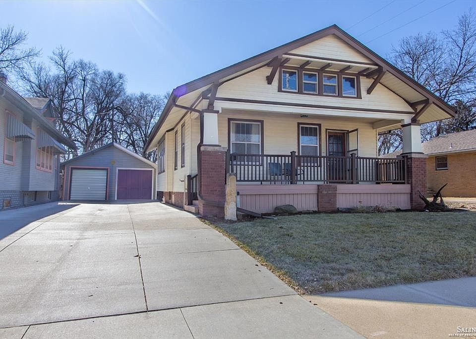 1st image of 215 W Bond St