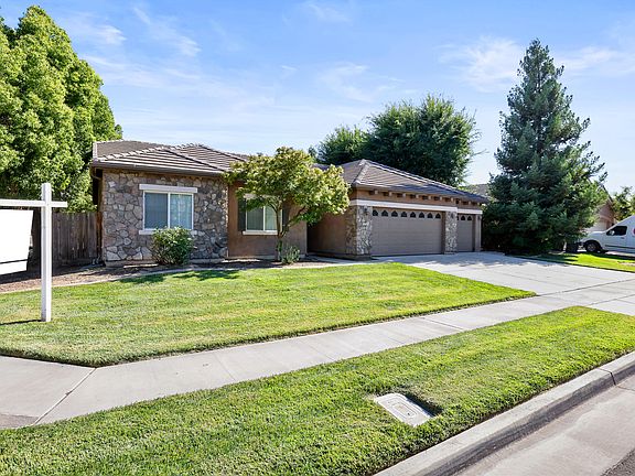 3rd image of 2747 E La Vida Ave