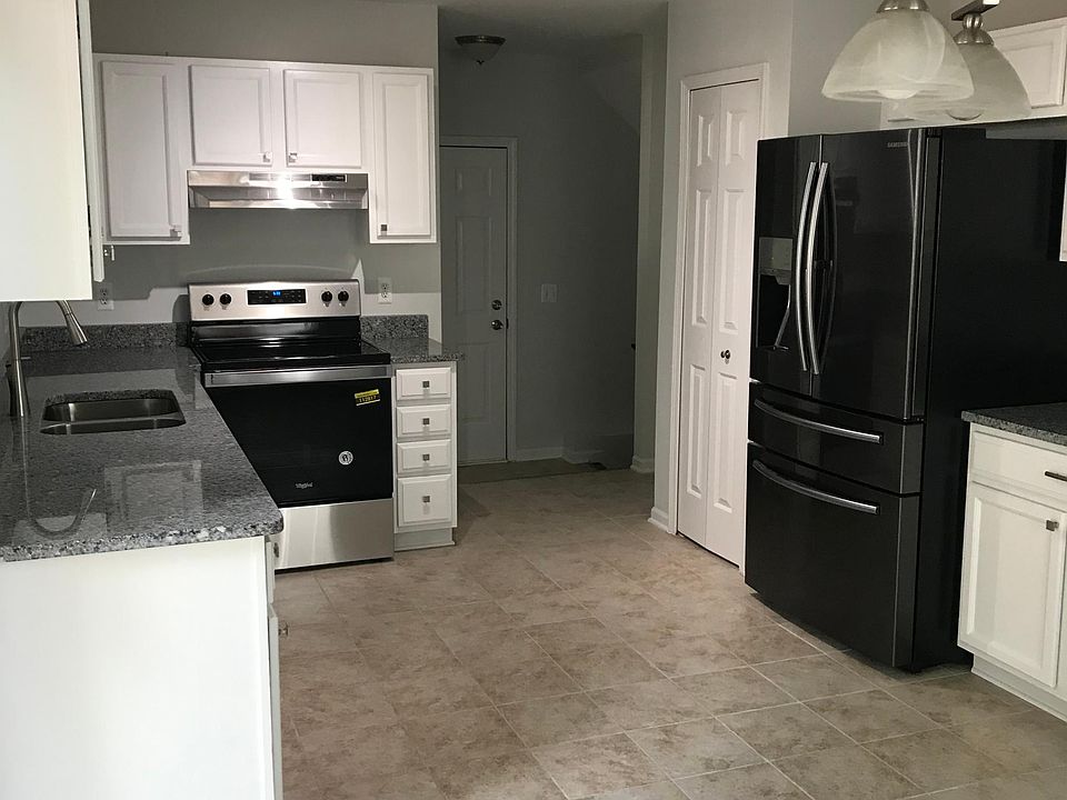 686 Eleven Mile Rd, photo 5