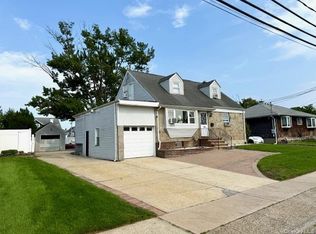 155 Roosevelt Avenue, Freeport, NY 11520