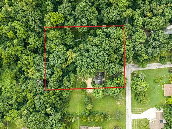 4th image of 3806 Rosewood Dr