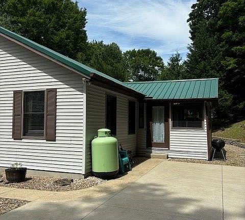 2nd image of 1469 Shady Brook Ln