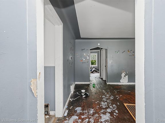 3rd image of 18677 Lamont St