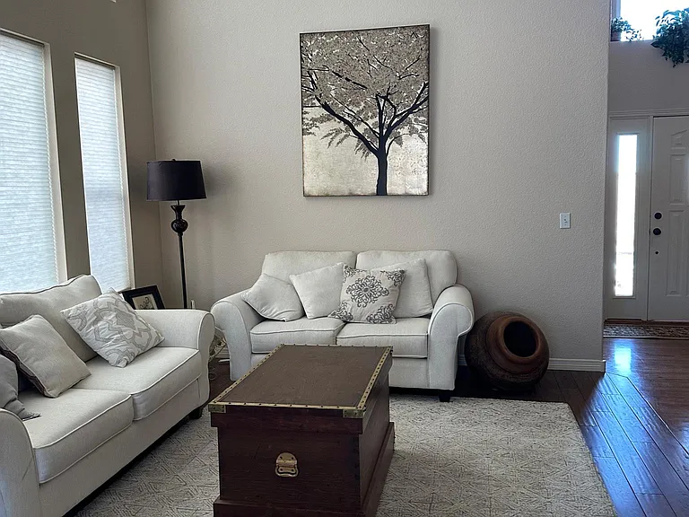 4772 Valley Oak Dr — Photo 3