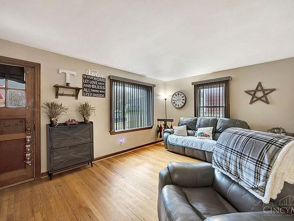 5th image of 105 Mavern Ave