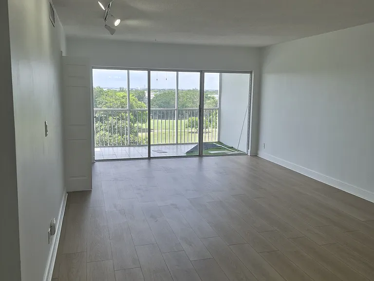 3050 N Palm Aire Dr #702 — Photo 18