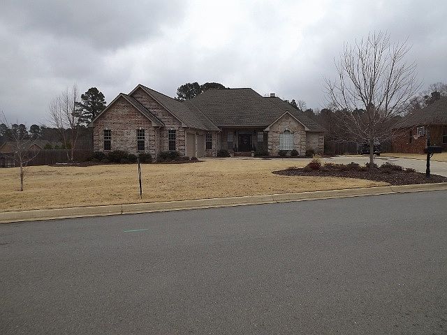 1st image of 10 Deer Creek Dr