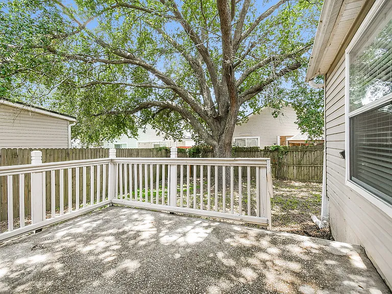 1126 E Brookwood Bluff Rd — Photo 15