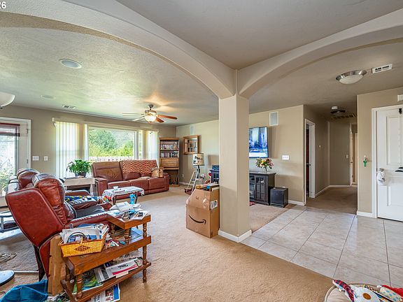 5th image of 335 Weaver Ave