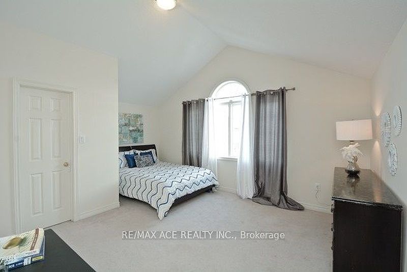 Ajax House for rent - 4 Bedrooms — photo 15