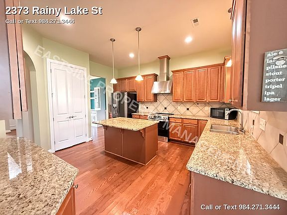 5th image of 2373 Rainy Lake St
