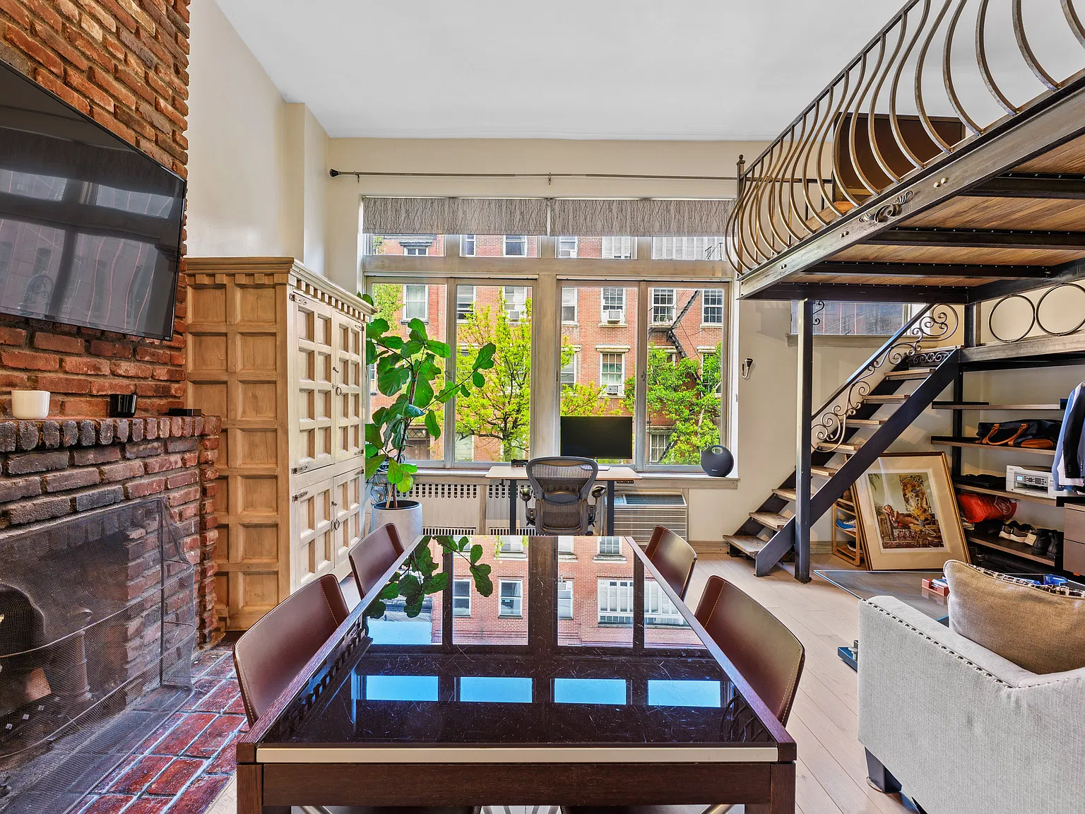10 Charles St — Photo 1