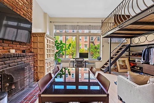 10 Charles St Photo 1